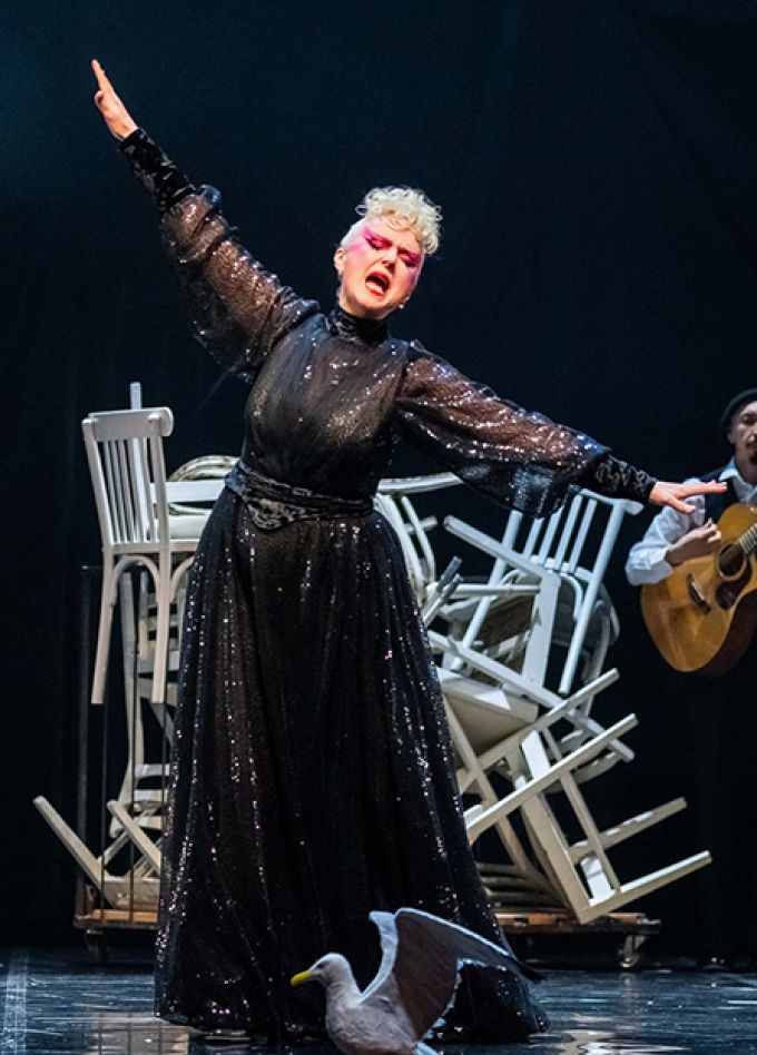 Чайка по-французски. Французская версия