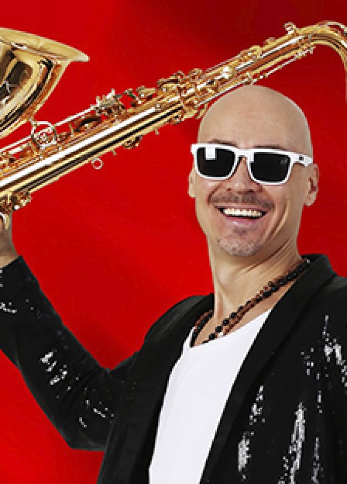 Саксофонист SyntheticSax. Мировые хиты от Ameno до Lambada