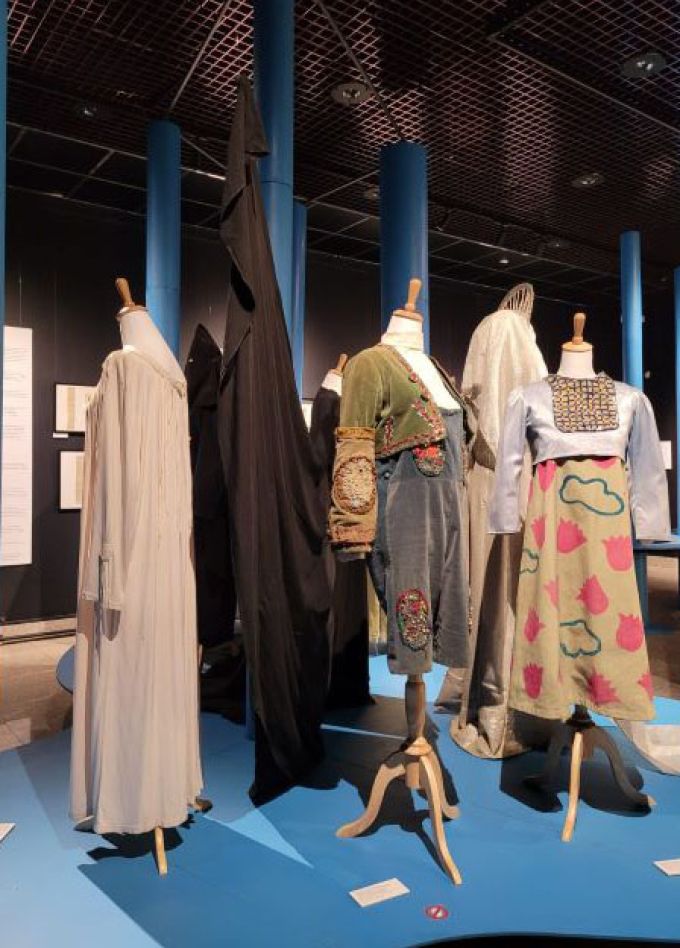 Выставка: В поисках синей птицы. Линия фантастики в МХТ