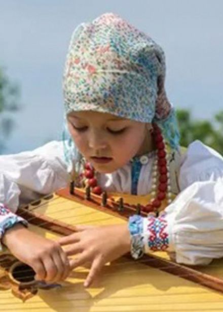 Привет, гусли. Семейный выходной