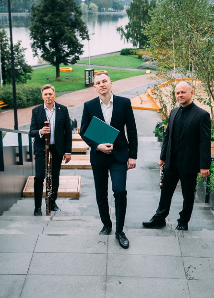 Из дальних странствий возвратясь...