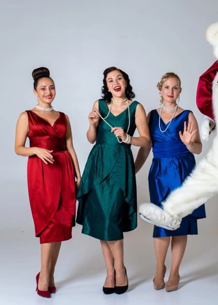 Концерт за столиками «Просто Новый Год»